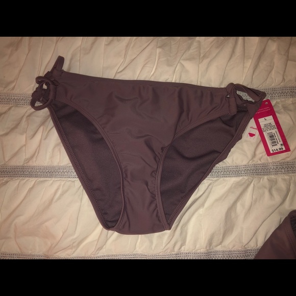 Bikini - Picture 2 of 3